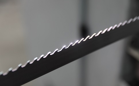 忠县双金属带锯条产生切削噪音的原因具体有哪些？